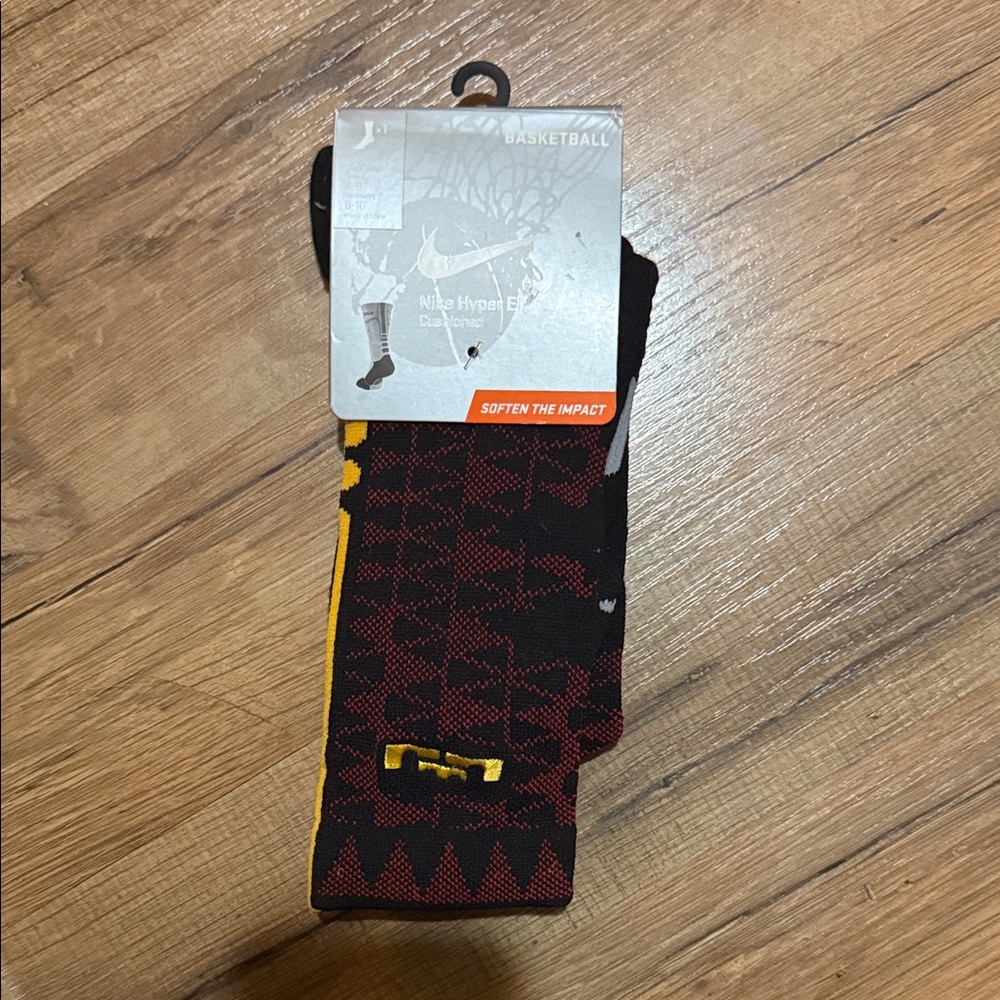 2014 Nike LeBron Hyper Elite Cushioned Basketball Dri-Fit Crew Socks